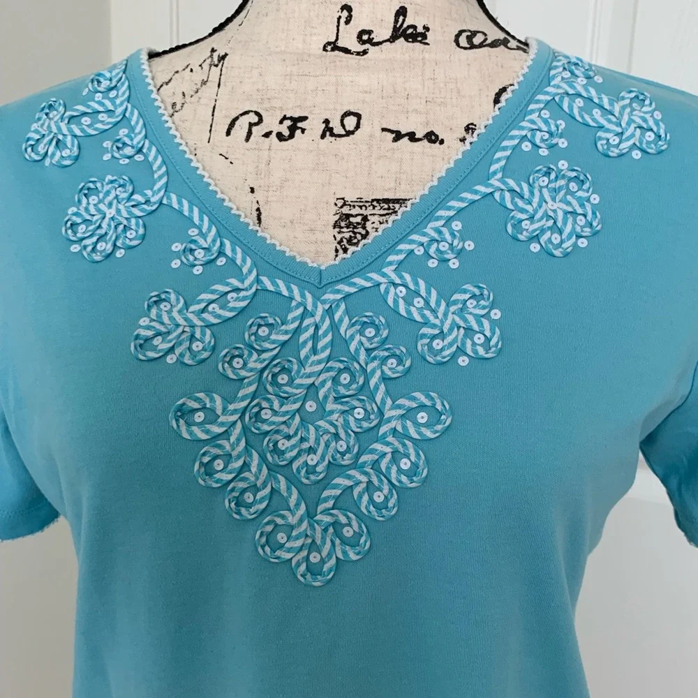 🌿 Alfred Dunner blue embroider sequin neck shirt top - Picture 2 of 2